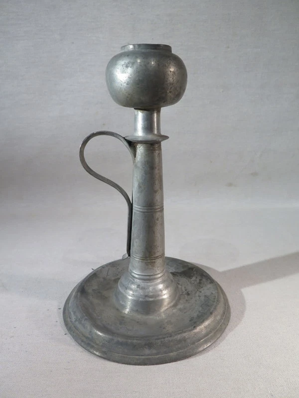 Bougeoir Gothique Vintage En étain – France – Années 50 – Style Médiéval