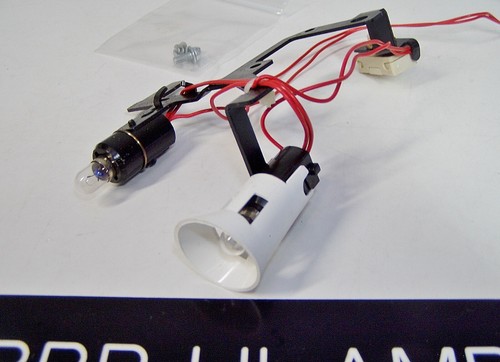 Bernina 1090 QE Quilter macchina da cucire parte Zig Zag LIGHT BLUB & SOCKET ASSEMBLY - Foto 2 di 2