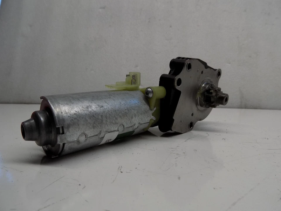 2008-2015 VOLVO XC60/70/S60/V70/V60/V40 BOSCH FRONT RIGHT SEAT MOTOR 0130002526 - Image 4 of 4