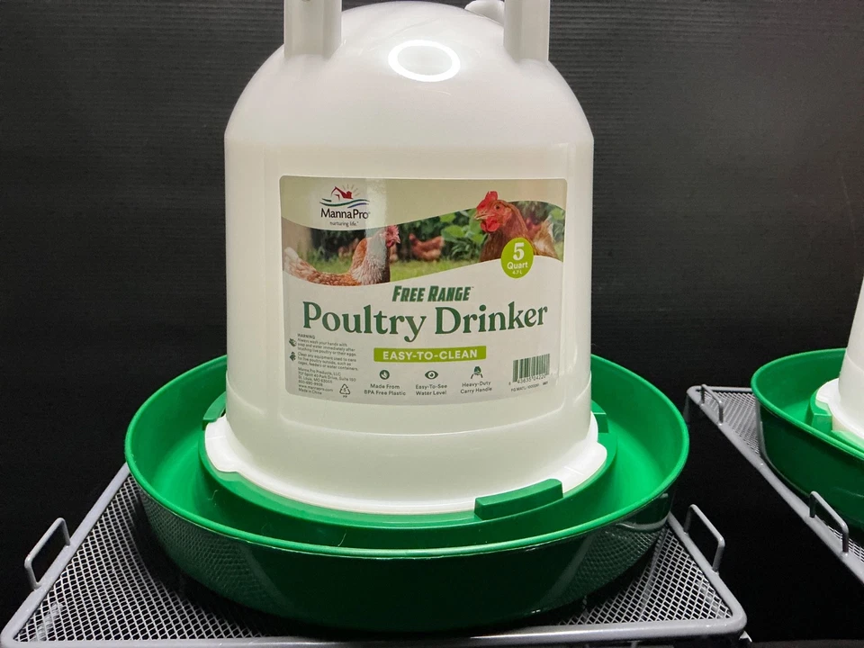 NUEVO 2PK Fácil de limpiar, colgante MannaPro plástico bebedero para aves de corral, 5 cuartos Foto 2 de 3