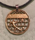 W62….. Argentina Necklace with a hand cut  50 Pesos 1978 FIFA World Cup coin — photo 1
