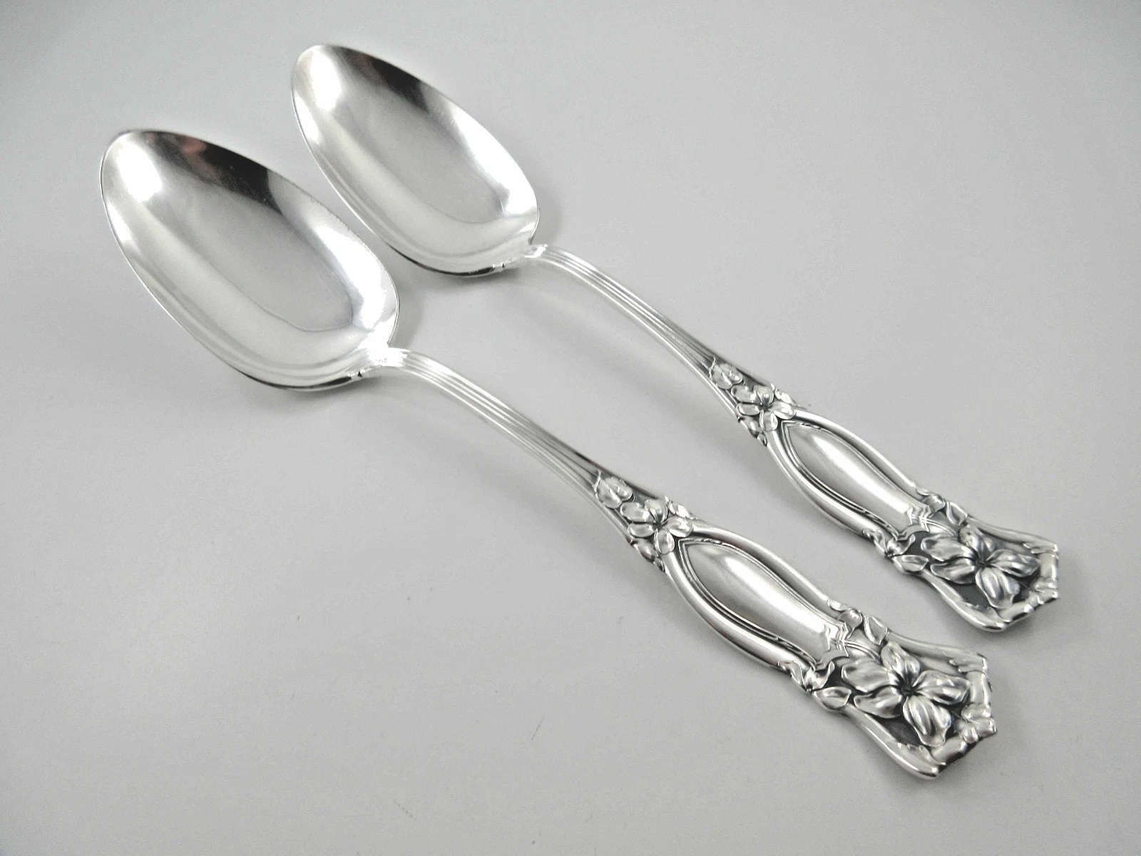 1881 Rogers, Oneida VIOLET 2 Serving Spoons Silverplate Flatware 7-3/4"