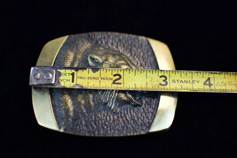 Oso marrón de bronce macizo años 70 vintage hebilla de cinturón artista de vida silvestre Steve L. Knight Foto 3 de 3