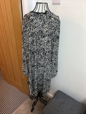 Next Black And White Floral Long Sleeved Dress To The Knee