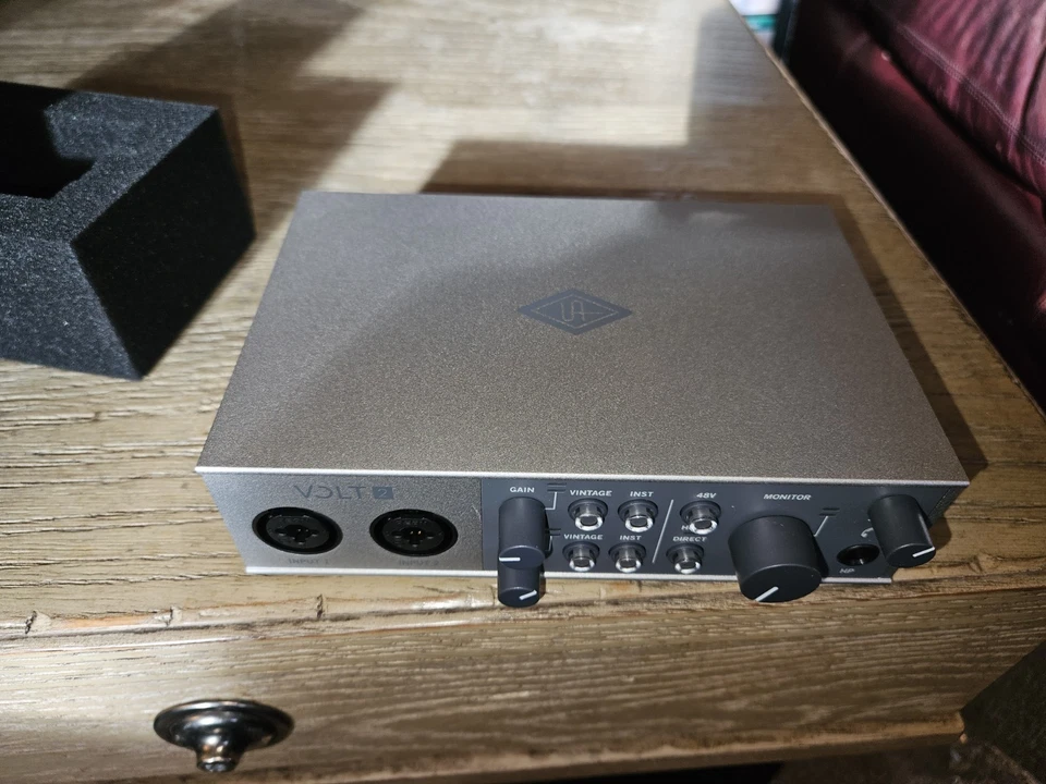 Universal Audio Volt 2 USB 2.0 Audio Interface B-Stock - Image 2 of 4