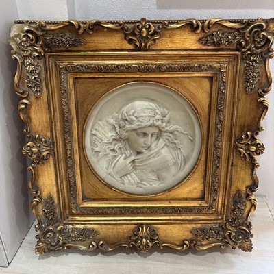 ITALIENISCHE GERAHMTE KUNSTMARMOR KUNSTHARZ RELIEF PLAKETTE FRAU NORDWIND