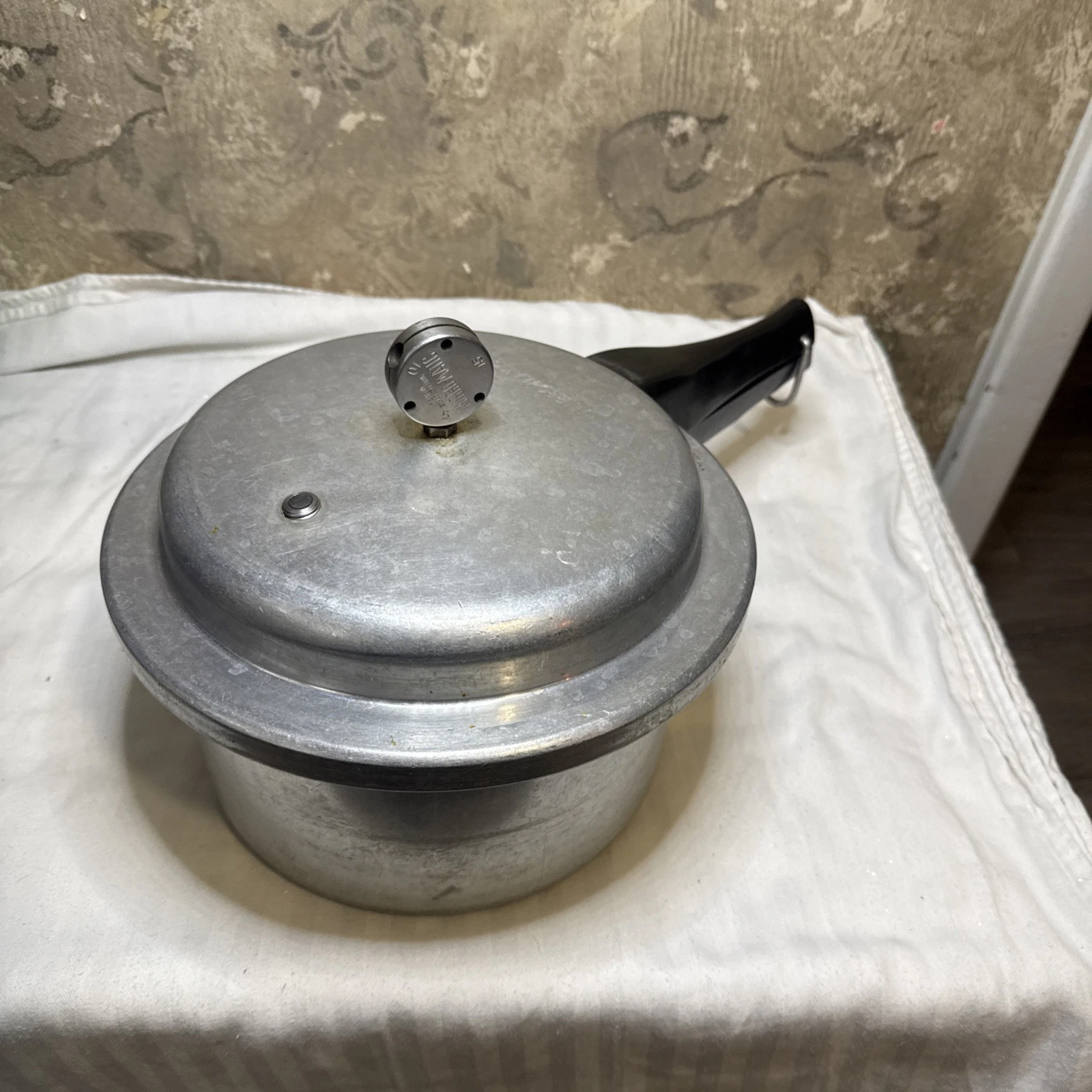 Vintage MIRRO-MATIC 394M 4 QT Pressure Cooker Canner With Gasket & Jiggler USA