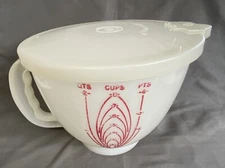 Vintage Tupperware Mix-N-Store 8 Cup/2 Qt Measuring/Batter Bowl w/ Lid VGC