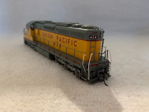 Atlas Master Gold Series #7576 HO Scale Union Pacific SD-24 Locomotive # 424 DCC - Picture 5 of 9