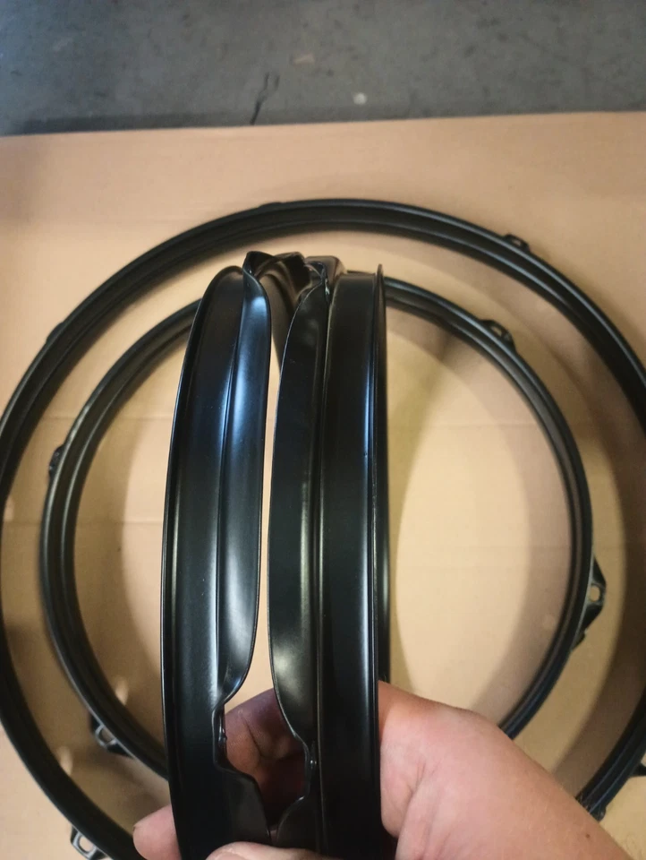 Juego de aros de tambor negro satinado de 10,12 y 16 pulgadas Foto 2 de 2