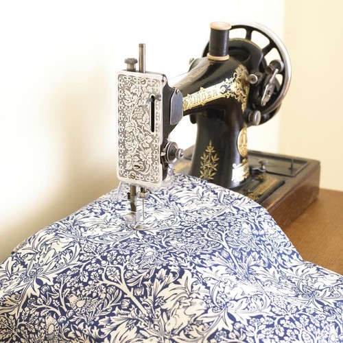 William Morris Blue Brother Kaninchen schwerer Blumenstoff einen halben Meter - Bild 2 von 2