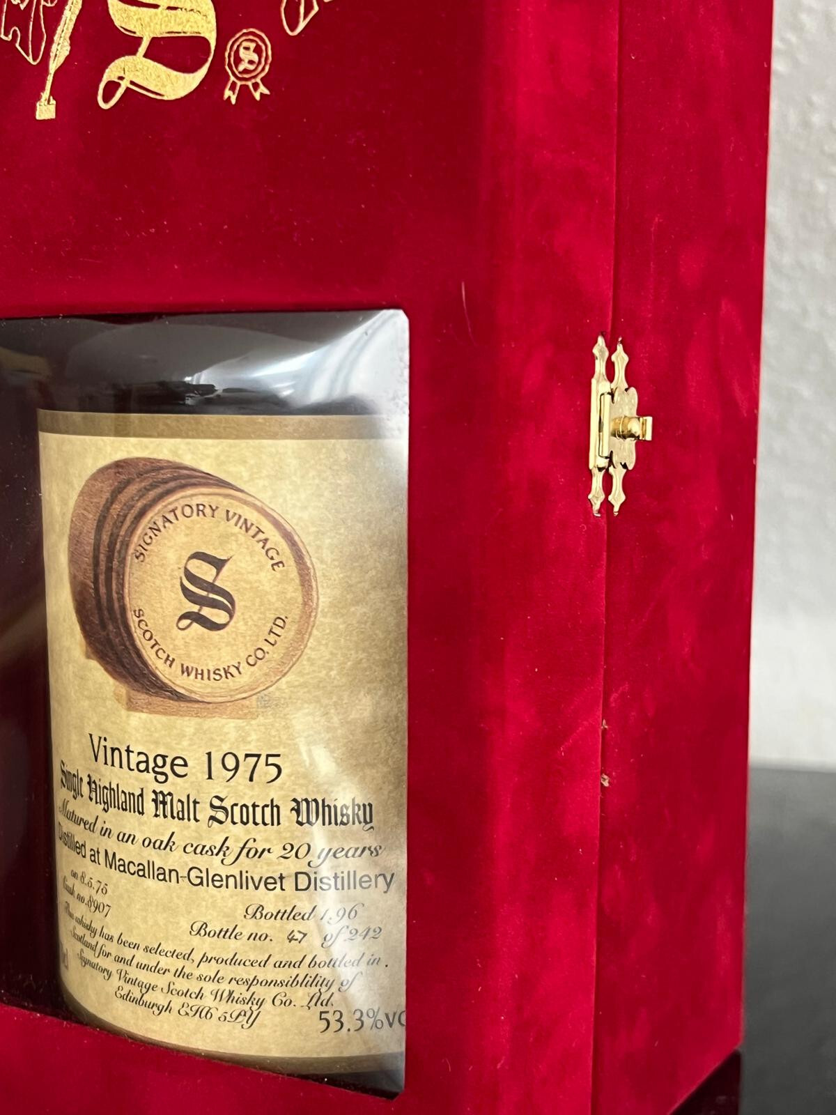 SIGNATORY VINTAGE SCOTCH WHISKEY, "MACALLAN - GLENLIVET VINTAGE 1975, NR. 47"