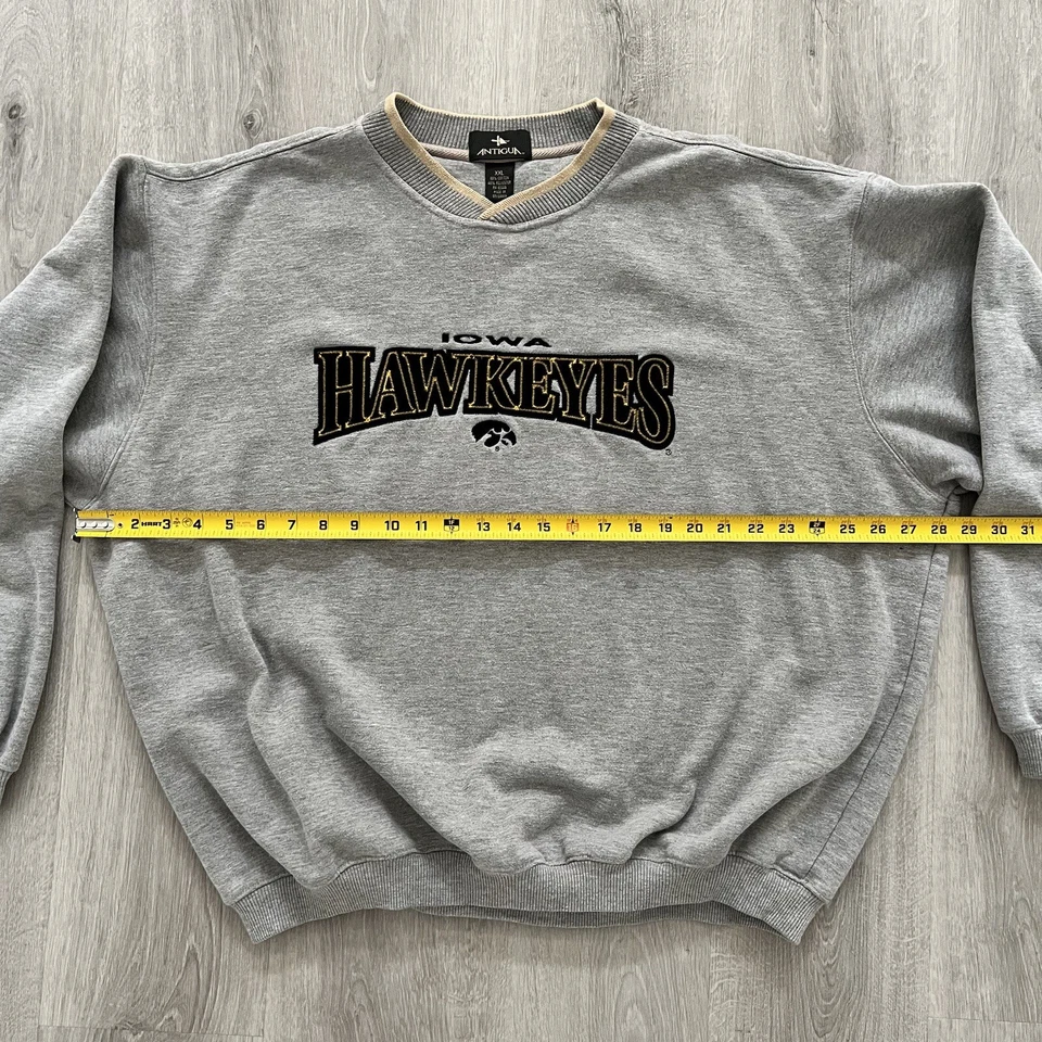 Sudadera De Colección Iowa Hawkeyes Bordada GRANDE Deletrear Colegio Cuello Redondo 2XL Foto 4 de 4
