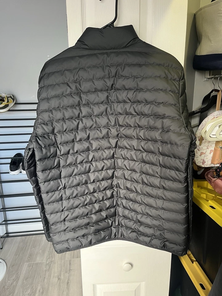 Jaqueta acolchoada Brooks Brothers Duck Down preta masculina M excelente 2024 - Imagem 2 de 3