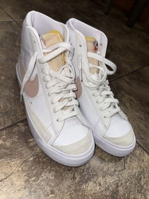 Women's Nike Blazer Mid 77 High Top Sneakers Size 7.5