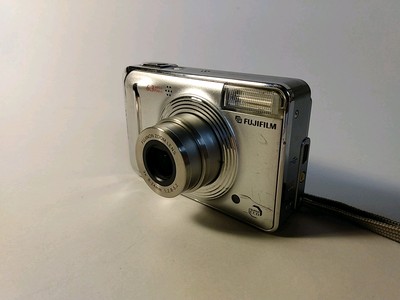 Fujifilm FinePix A600 digital camera, 6.3 MP, 3x zoom, works, has
