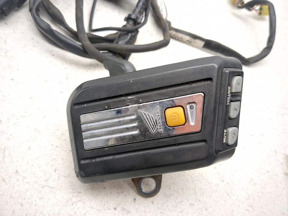 Динамик в сборе с блоком управления 07 Honda VTX1300C VTX 1300 - Изображение 3 из 4