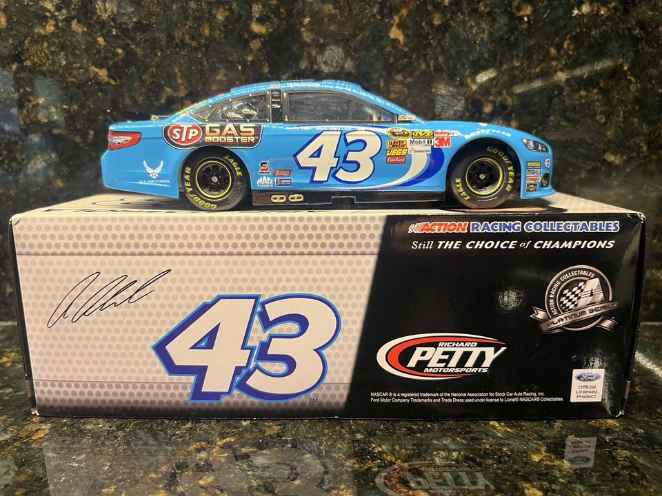Aric Almirola #43 Jani King 2013 Ford Fusion 1/24 acción 1 de 828 Foto 3 de 4