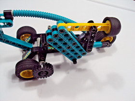 LEGO Technic (8245) Robot&rsquo;s Revenge + manual and minifig.  Free S/H