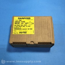 Danfoss 013-7152 Angle Radiator Valve, 1/2" NPT FNOB
