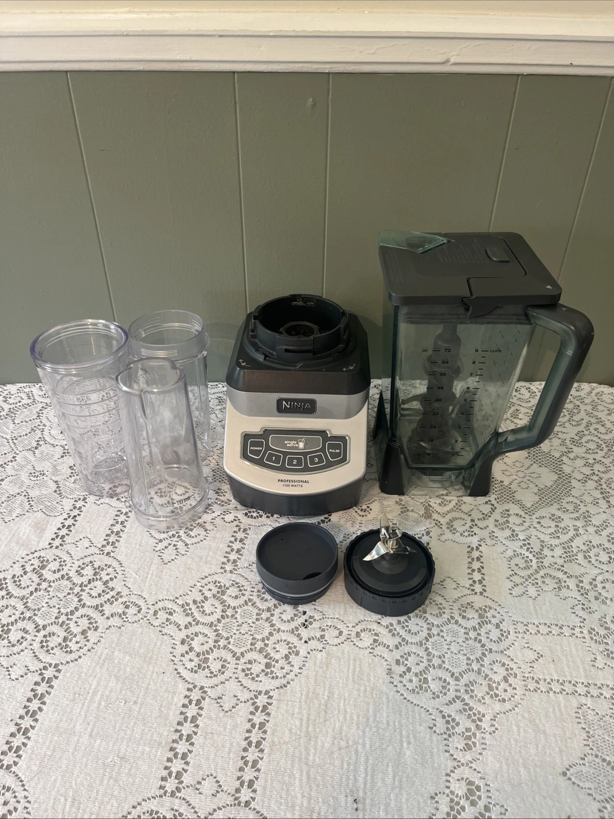Ninja Professional 1100W Blender 72oz BL660 Never Used Bonus 3x Smoothie Cups!