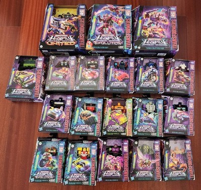 Transformers TF Legacy HUGE LOT OF 19 figures NEW HASBRO Soundwave, needlenose +