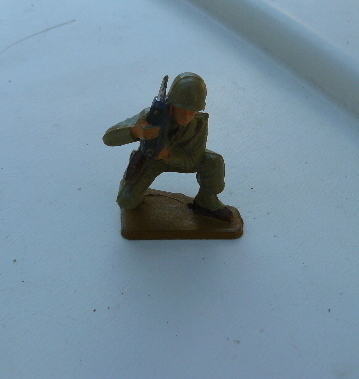 STARLUX ANCIEN PLASTIQUE FRANCE SOLDAT AVEC UNE RADIO N° 93 MICHEL EN CREUX - Picture 1 of 1