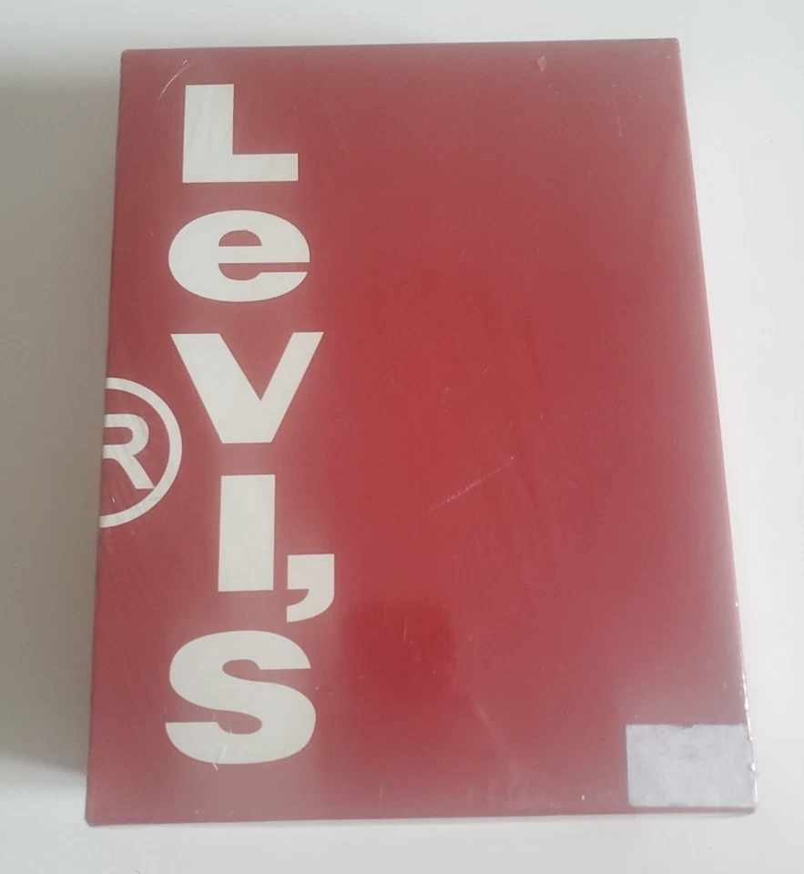 Levi's Jeans Baby Gift Set 0-6 mesi Neonato T-Shirt Bavaglino Pantaloncini - Immagine 3 di 3