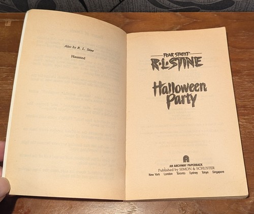 Halloween Party UK Print Paperback Book Fear Street RL Stine Vintage - Picture 7 of 8
