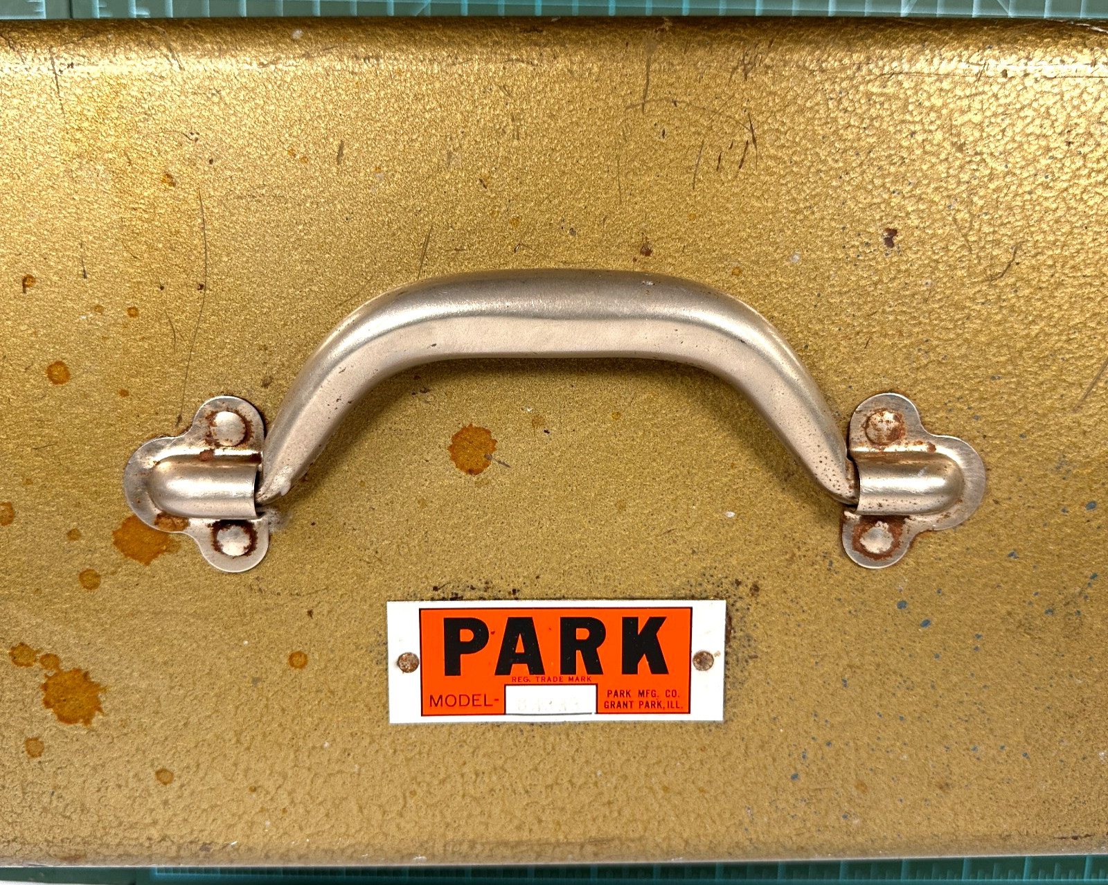 Vintage Park Steel Tackle Box Brown Green Felt Tray Tool Storage Model 83333