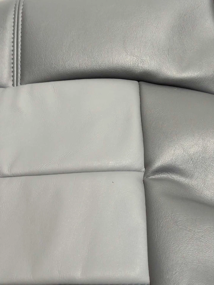 Nueva cubierta de asiento superior delantera de cuero original Chrysler LH 2007-2008 PT Cruiser OEM Foto 2 de 4