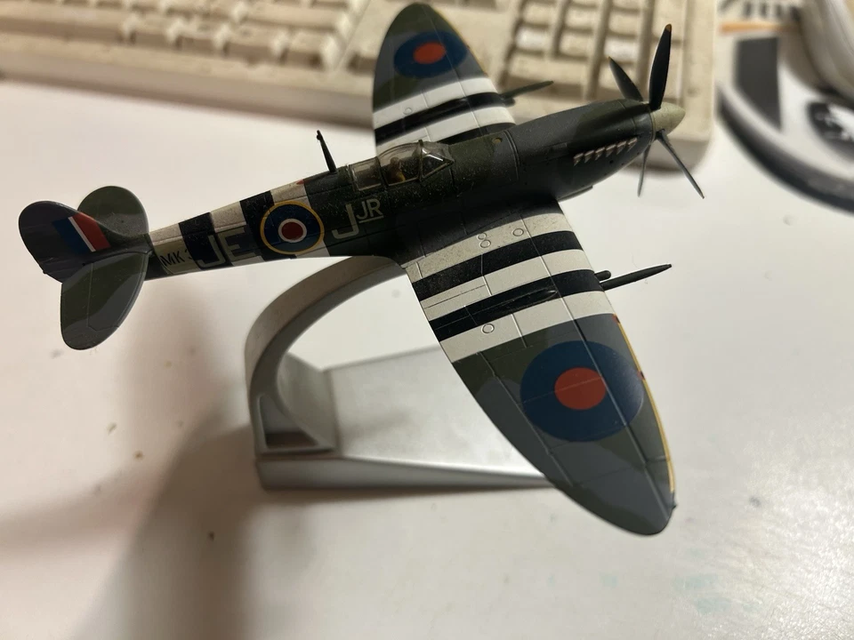 Corgi Spitfire D Day Scala 1/72 Metallo - Immagine 2 di 4