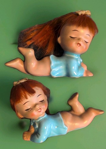 Vintage Napco Ware kleines Mädchen liegend rote Haare Figur selten 2er Set - Bild 1 von 5