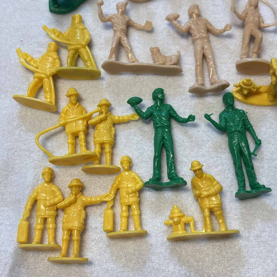 Tim Mee Plastic Suburban Family People Figure Mom Dad Boy Girl Playing Firemen - Image 4 of 4