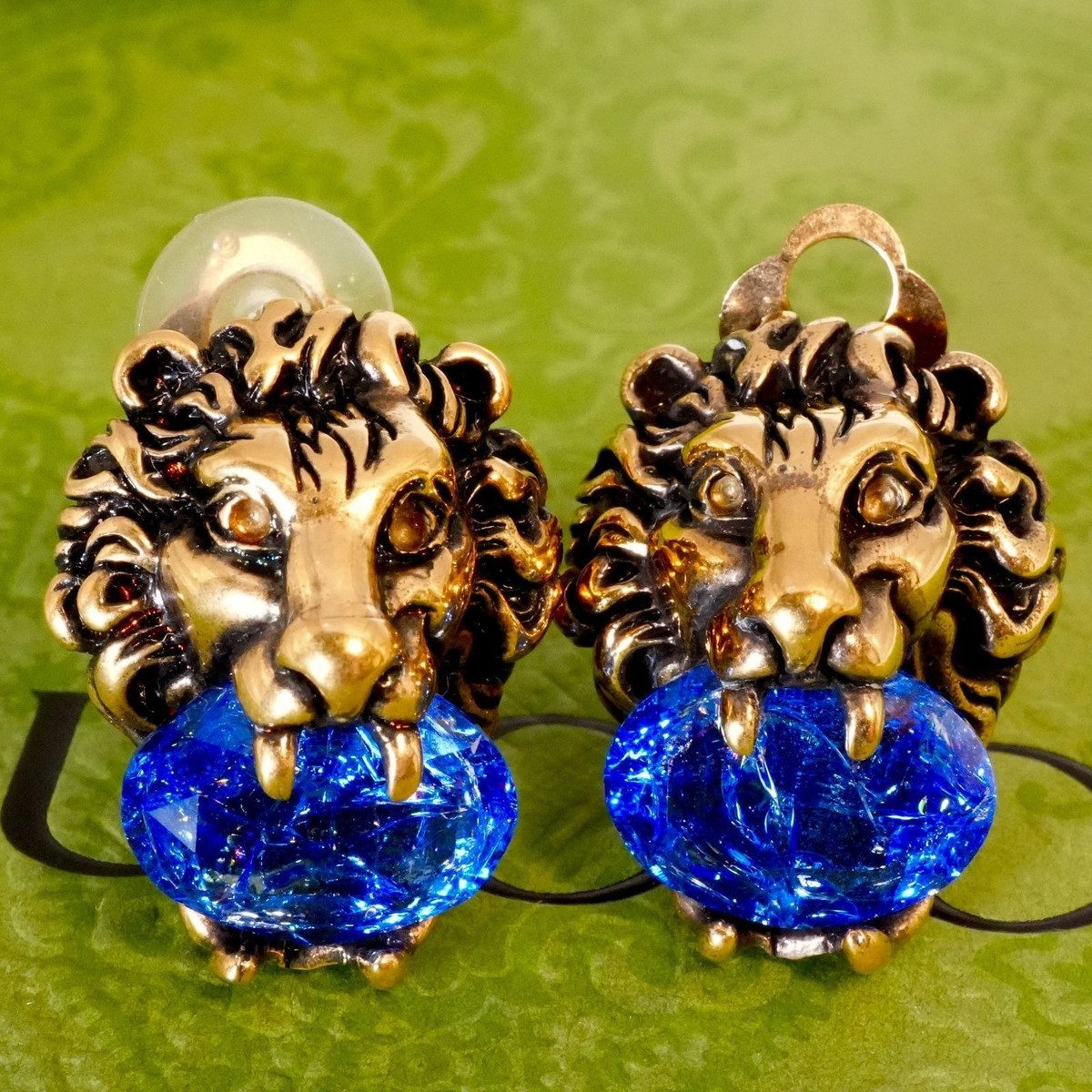 GUCCI ライオンヘッド K18YK シングルイヤリング（ピアス） GUCCI Lion Head Blue Stone Clip-on Earring Gold tone | eBay