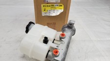 New Gm Oem 2015-2020 Silverado Tahoe Yukon Brake Master Cylinder 20925765