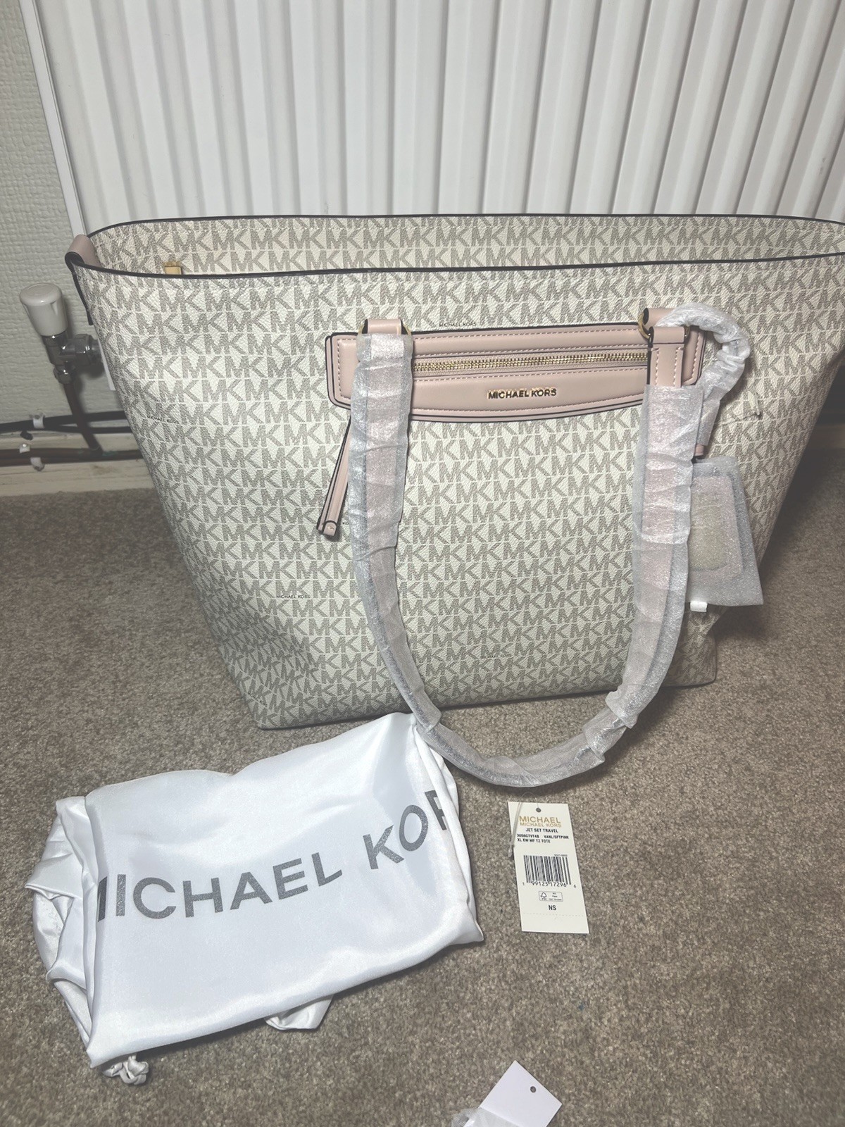 Michael Kors JetSet Extra-Large Signature  Vanilla & Soft Pink ZipUp Bag RRP£300 image 2
