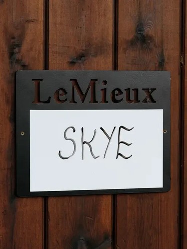 LeMieux Stable Magnetic Whiteboard Weatherproof Yard Notice Board Black/Navy - Picture 3 of 7