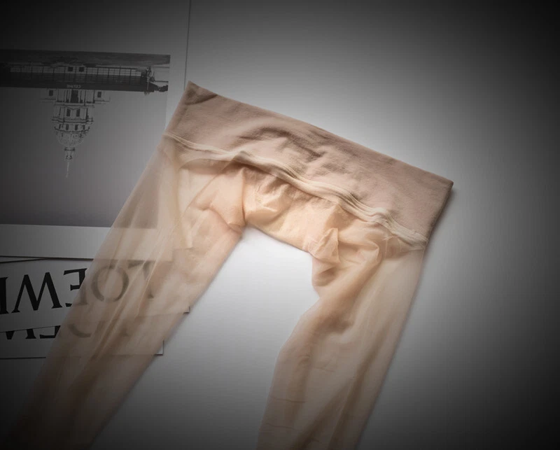 Medias de nailon brillantes sin costuras 1D ultrafinas de tacón transparente para mujer Foto 4 de 4