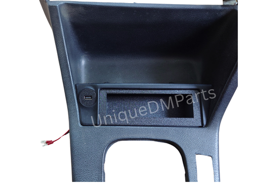 BMW E30 Fast USB Charger - Picture 2 of 3