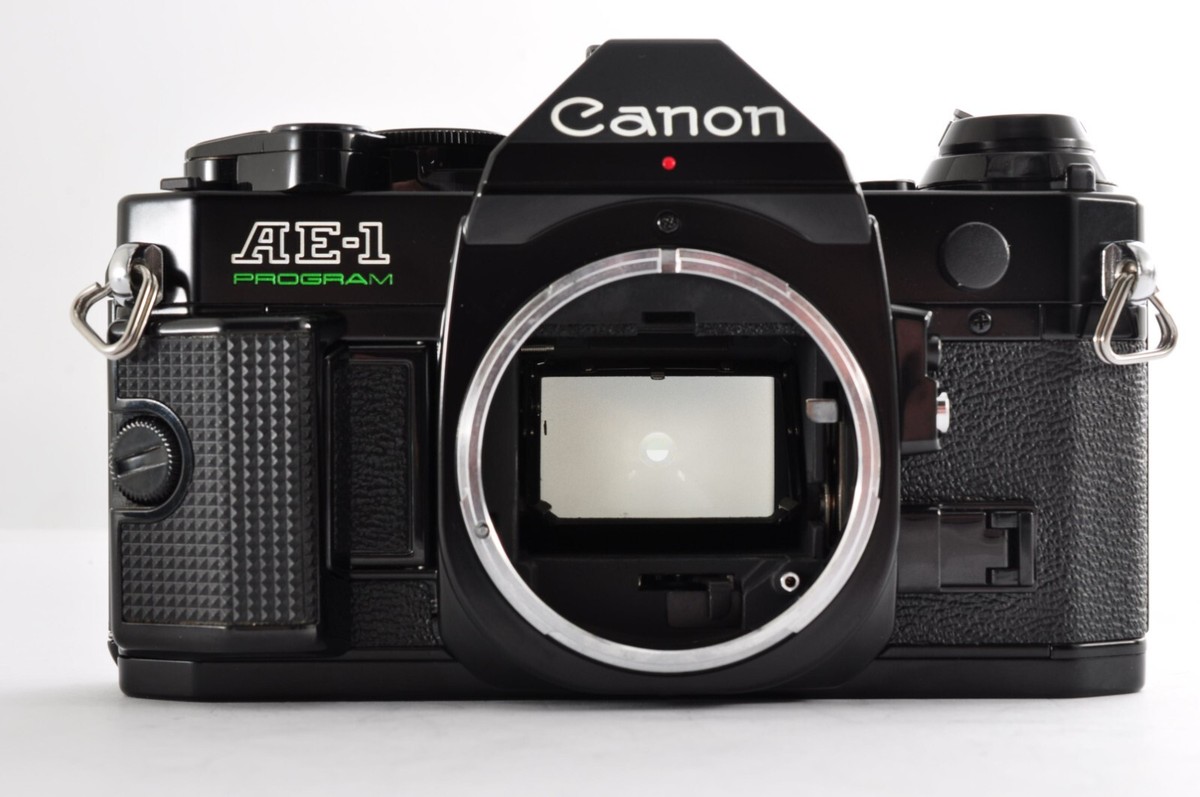 Canon AE-1 Program w/NFD 35-70mm f3.5-4.5 [SqueakingNoise