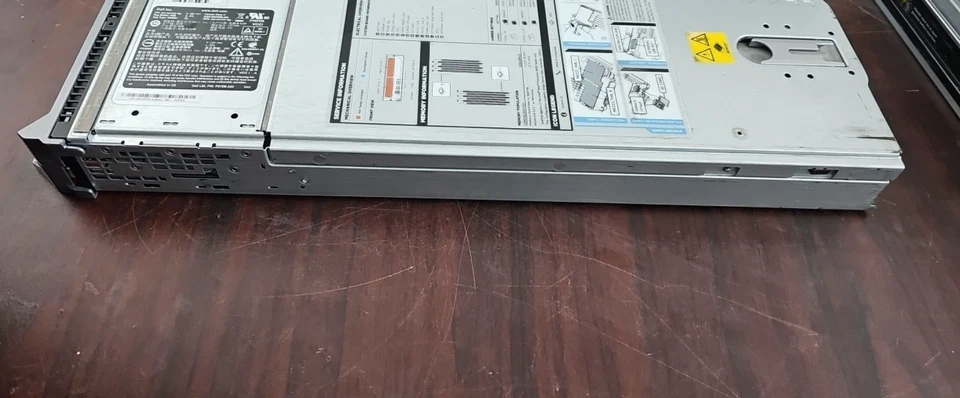 Servidor blade Dell PowerEdge M610 / 2x XEON E5620 / 12x 8 Gb RAM Foto 4 de 4