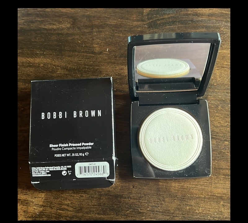 NEW in Box Bobbi Brown Sheer Finish Pressed Powder Pale Yellow NWT