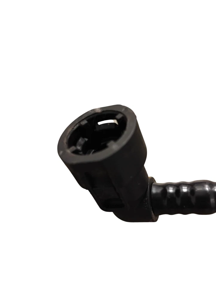 Топливопровод Audi A4 2.0t 05-08 - Изображение 3 из 4