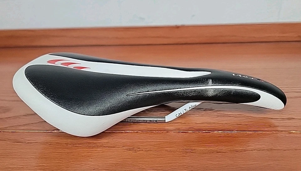 Asiento de sillín de bicicleta Forte Pro SL rieles de montaje de aleación CrN/Ti Foto 4 de 4