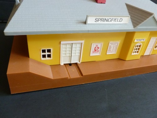 Vtg HO Scale Bachmann #1432 Action Depot w/moving forklift works - Picture 5 of 13