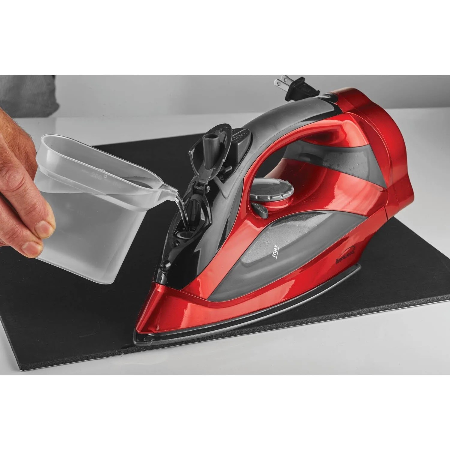 BRENTWOOD&reg; 1,200-Watt Nonstick Steam Iron with Retractable Cord (Red)