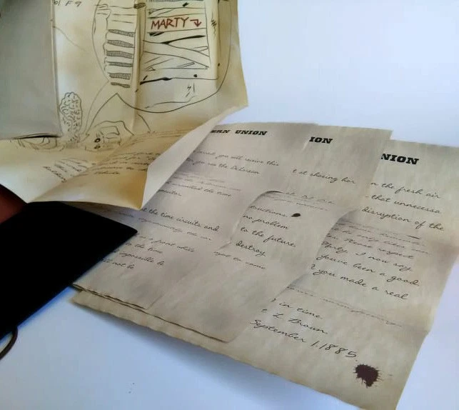 Lettera, mappa e plico che Doc scrive a Marty. Ritorno al futuro 3 Prop replica - Immagine 4 di 4