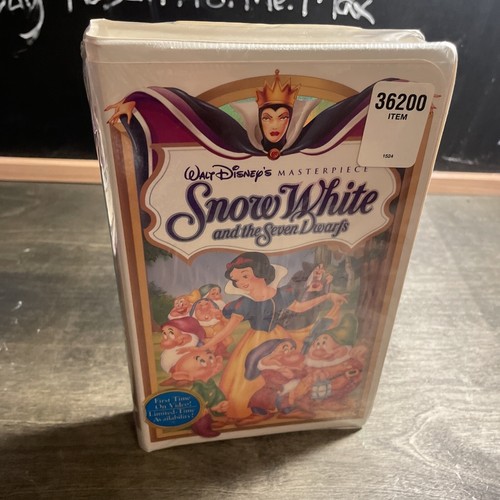 Disney Vhs Lot Sealed - Cinderella Snow White Robin Hood Three Caballeros - Foto 11 di 13