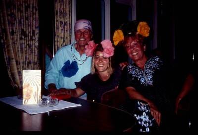 Heinz Weiss, daughter Carolin, wife Elfriede, on the sidelin - 1985 Old Photo